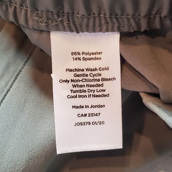 T by Talbots Women's Size MP NWT Activewear Crop Pants Green - Picture 8 of 8